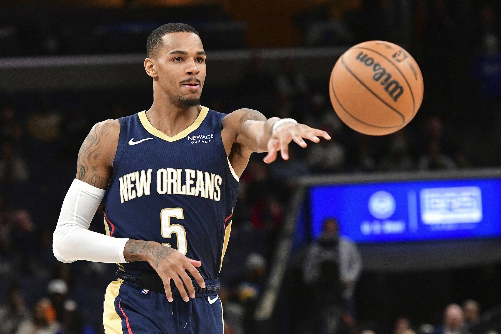 除了他自己 除了他自己