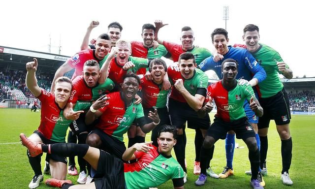 都在泳道中 都在泳道中